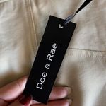 Doe & Rae Women’s Beige Front Zipper Skirt Sz Medium Photo 6