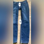 Guess Women’s Sz 27 Beyla Curvy Mid Rise Skinny Jeans Photo 12