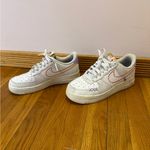 Nike  Air Force 1 '07 SE Low Sz 7.5 Women Retro Shoes Beige Purple DX2348-100 Photo 4