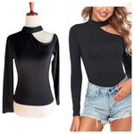 Lulus Lulu’s fitted exposed shoulder long sleeve top Photo 1