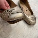 Kenneth Cole Reaction Quietly Flats Gold Photo 4