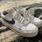 Nike Court Legacy Lift Photo 1