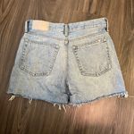 Everlane 90’s Relaxed Denim Short Photo 3