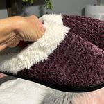 Isotoner  Comfy Cozy Memory Foam Slippers Blackberry Wine New Photo 6