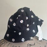 Alice + Olivia  Daisy Reversible Bucket Hat NWT Photo 2