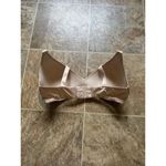 SKIMS Wireless Form Pushup Plunge Bra Size 38DDD
Sand Photo 3