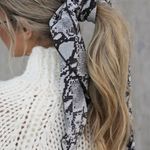 Black And White Snake Hair Scarf Photo 0