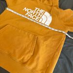 The North Face  Women’s Sz: M Hoodie Sweatshirt Mustard Yellow Logo Pullover. Photo 4