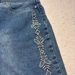 Younique Original Y2K Capri Jeans‎ Cotton Blend Floral Embroidered Size 3 Blue Photo 3
