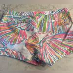 Lilly Pulitzer 6 Adie Resort White Shellebrate Textured Shell Print Shorts EUC Photo 2