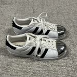 Adidas  Superstar Shoes Women’s 6 White Silver Metallic Toe Cap Athletic Photo 4