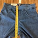 Hue  Stretch Pull On Denim yoga stretch Leggings Size 4-6 SMALL nwt medium wash Photo 6