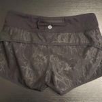 Lululemon Rare HTF Embossed Blackbird Nesting Bird Scribble Speed Shorts 2 XS Photo 1