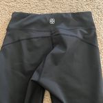 Daisy Fuentes Black & Grey Capri Leggings Photo 6