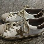 Shu Shop Womens Reba Pre Distressed Fashion Platform Sneakers size 7 White Photo 2