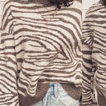 Olivaceous  zebra printed sweater‎ Photo 0