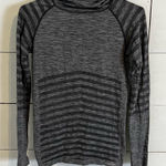 Saucony  Gray Seamless Dash Hoodie The Colorado Running Company. Size XSm… Photo 0
