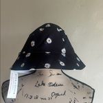 Alice + Olivia  Daisy Reversible Bucket Hat NWT Photo 11