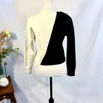 Alice + Olivia ♨️ Black / Off White Colorblock Asymmetric Hem Sweater – Size XS💛 Photo 4
