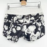 Lululemon  Womens Tracker Active Athletic Running Shorts Size 6 Inky Floral Black Photo 8