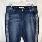 Cato  Plus Size 16 Denim Capris Blue Embroidered‎ Jeans Cropped High Rise 1557 Photo 2