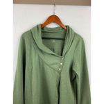 Danskin Women’s Green Wrap Around Shirt Size M Photo 2