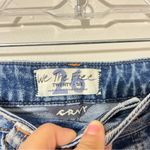 We The Free People Curvy High Rise Short Fray Hem Button Fly Womens Size 26 Photo 3