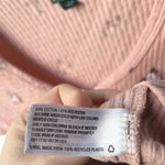 Wild Fable  L Juniors' Pink Floral Henley Cropped Top Photo 3