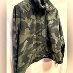 Old Navy  Women’s Camo Funnel Neck Cropped Hoodie size XL Photo 0