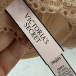 Victoria's Secret  Plunge Bra 36DD Beige Floral Lace Gold‎ Hardware Lingerie Photo 3