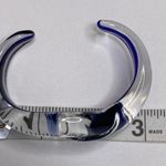 Women’s Squiggle Art Glass Cuff Bracelet Blue White EUC OS Avant Garde Boho Photo 4