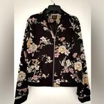 Forever 21 Black floral zip-up jacket whit pockets. Photo 1
