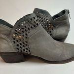 Vince Camuto  Booties Women's 8 M Gray Suede Perdula Ankle Boots Back Zip Boho Photo 4