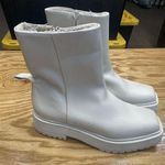 Larroude Hailey Chelsea Boots Women's Size 10 Ivory Leather Side Zip Outdoor S60 Photo 0