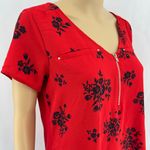 Tempted MEDIUM Red Floral Zipper V Neck Short Sleeve High Low Hem Blouse Top Photo 1