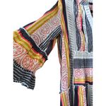 AP NY Printed V Photo 3