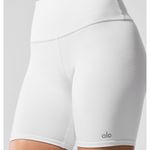 Alo Yoga NWT  Women's White Bike Shorts 7” size small and Medium Photo 4