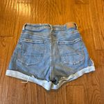 American Eagle  high rise mom short cuffed hem size 6 Photo 4