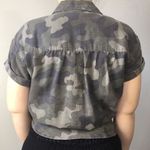 Vanilla Star Jeans Vanilla Star • Camo Short Sleeve Button Down Size Small Photo 7