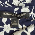 Banana Republic  Shirt Women Small Blue White Floral Flowers Casual Office Travel Photo 6