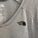 The North Face  Wander Long-Sleeve Shirt Grey V Neck Large Woman’s Photo 2