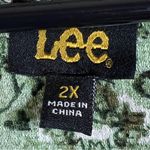 Lee  Size 2X Lime Green V-Neck Top with 3 Buttons on Front with Tabbed Sl… Photo 8