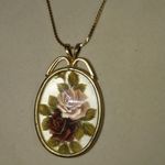 Roses Pendant Necklace 29 Inch Vintage Flowers Oval Pink Red Gold Tone Frame Photo 9