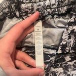 Lululemon shorts Photo 3