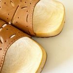 Leather Craft Chantel Sandals Women's Size 7 Tan Leather Chunky Wood Heel Italy Brown Photo 2