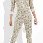 American Eagle Women's Size Small One Piece Thermal Snowflake Ivory Pajamas NWT Photo 0