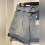 Gloria Vanderbilt NWT  Size 4 Pleated Front Belted High Rise Denim Shorts Photo 2
