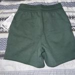 Lululemon  SCUBA HIGH-RISE SHORTS 5” in MEDIUM FORREST (MEFO) SZ 4 NWT Photo 3