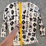 Caryn Vallone Small Sweater White Black Abstract Animal Print V Photo 2