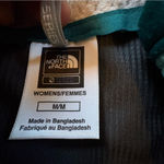 The North Face Women's Aqua and Dark Green Ski Jacket Photo 13